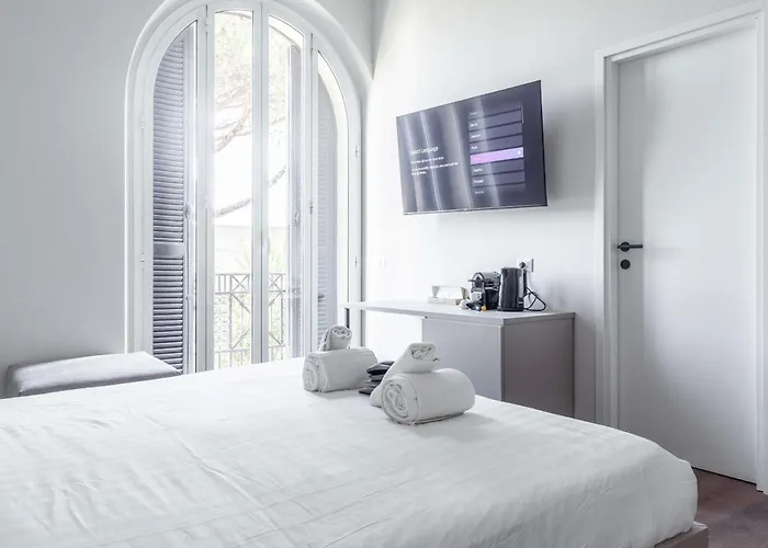 Luxury King With Balcony Near Vatican - View By Quinto Piano *